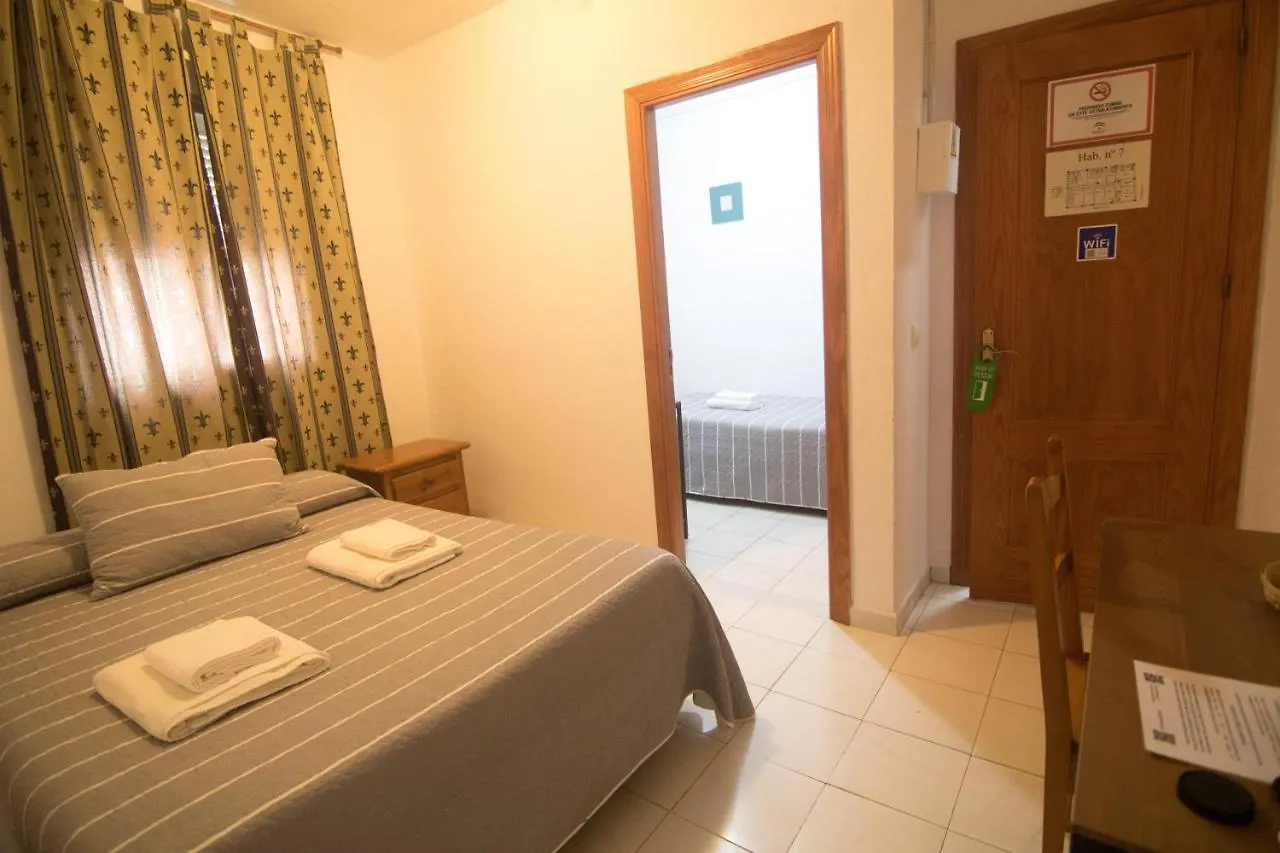 Ochomin Hostel San Martin del tesorillo Spain