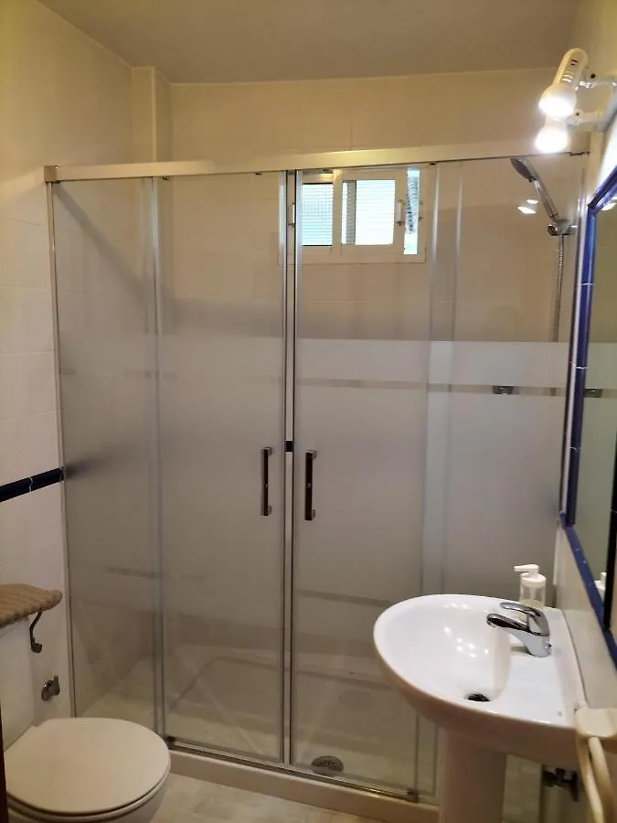Ochomin Hostel San Martin del tesorillo Guest house