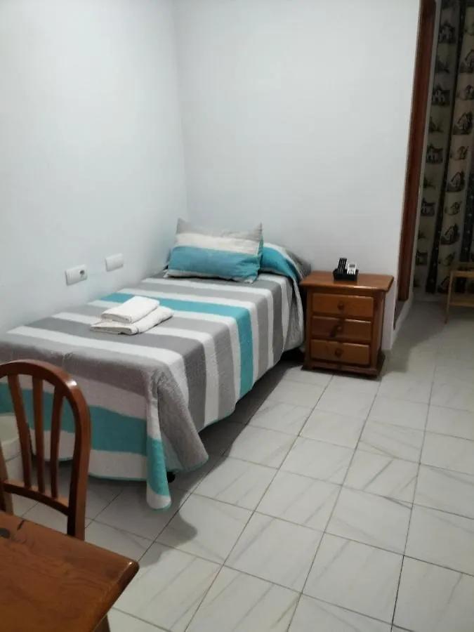 Guest house Ochomin Hostel San Martin del tesorillo Spain