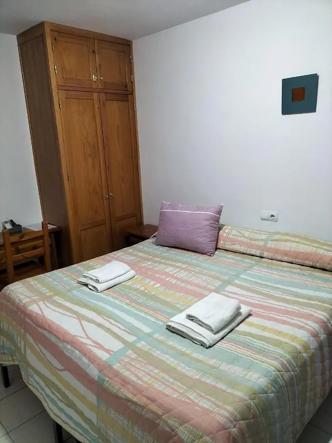 Ochomin Hostel San Martin del tesorillo Guest house