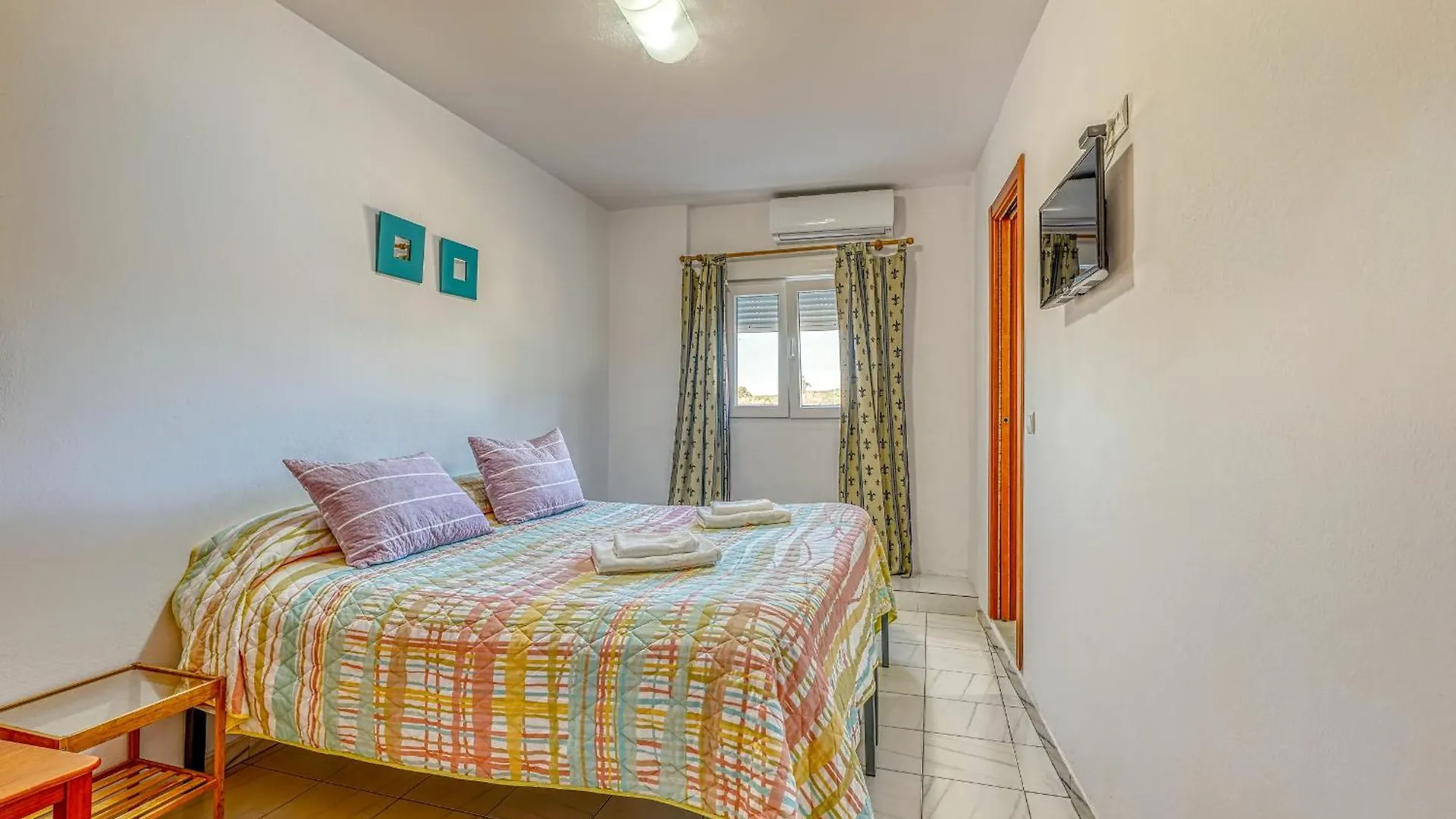 Ochomin Hostel San Martin del tesorillo 0*,  Spain