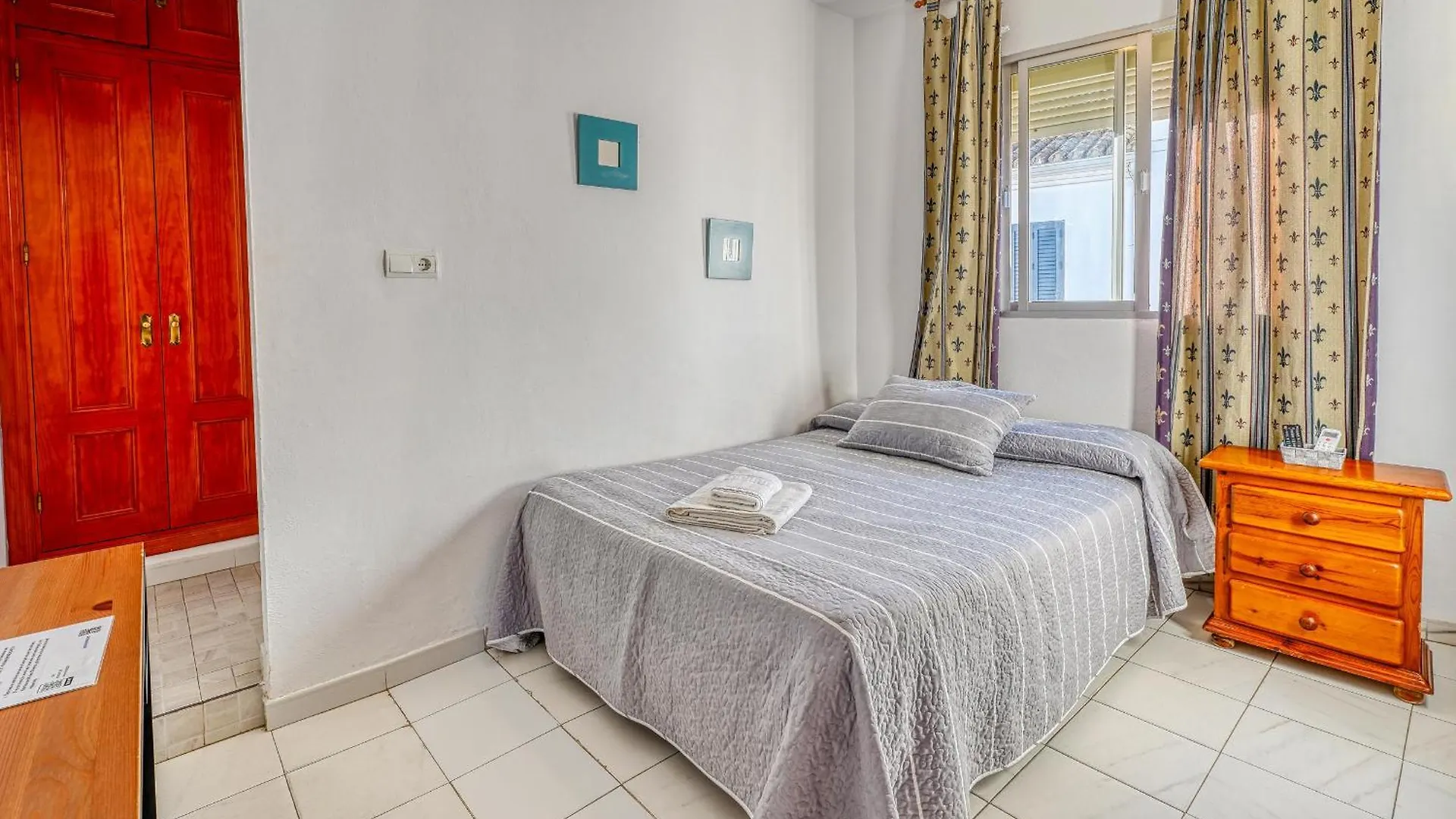 Ochomin Hostel San Martin del tesorillo Guest house
