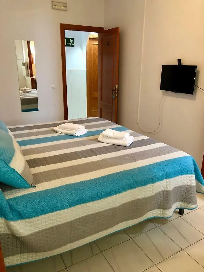 Ochomin Hostel San Martin del tesorillo Guest house