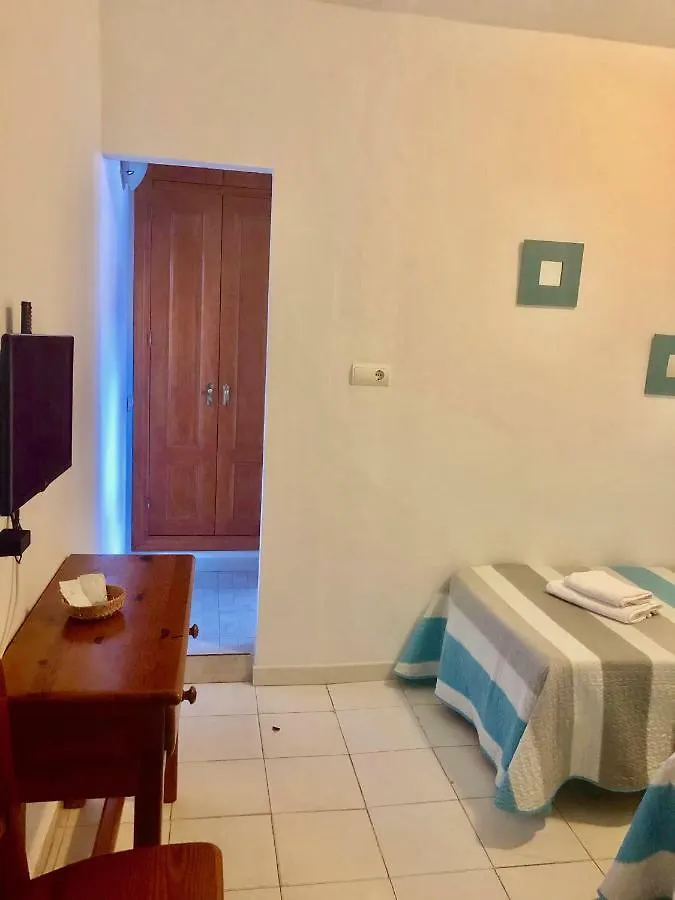Guest house Ochomin Hostel San Martin del tesorillo Spain