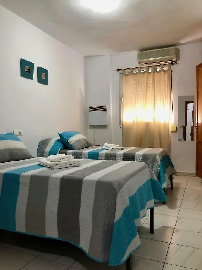 Ochomin Hostel San Martin del tesorillo Guest house