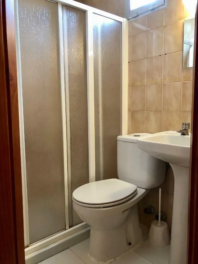 Ochomin Hostel San Martin del tesorillo Guest house